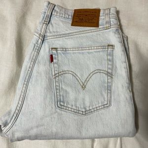 Levi’s Ribcage Straight Jean